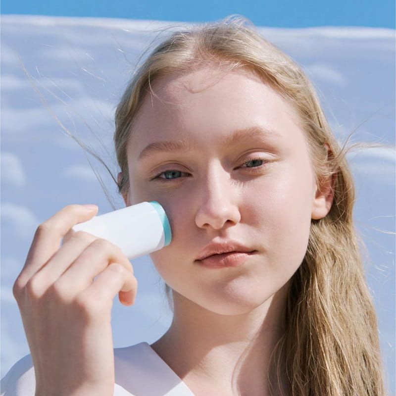 SKIN 1004 MADAGASCAR CENTELLA HYALU-CICA SILKY-FIT SUN STICK (5)